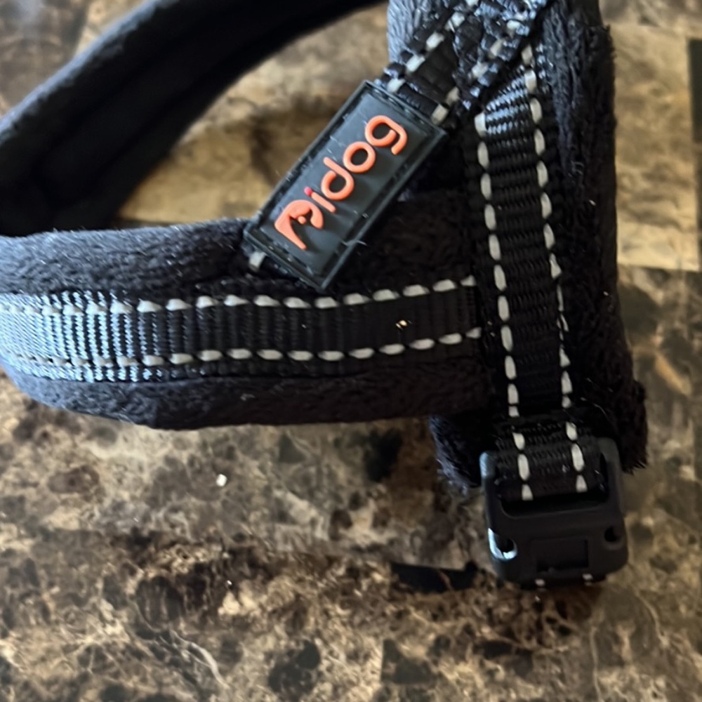 Used 1 time.  Xs over the head dog harness.